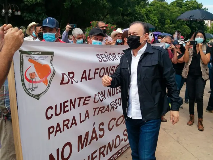 Realiza sindicato plantón frente a Palacio de Gobierno