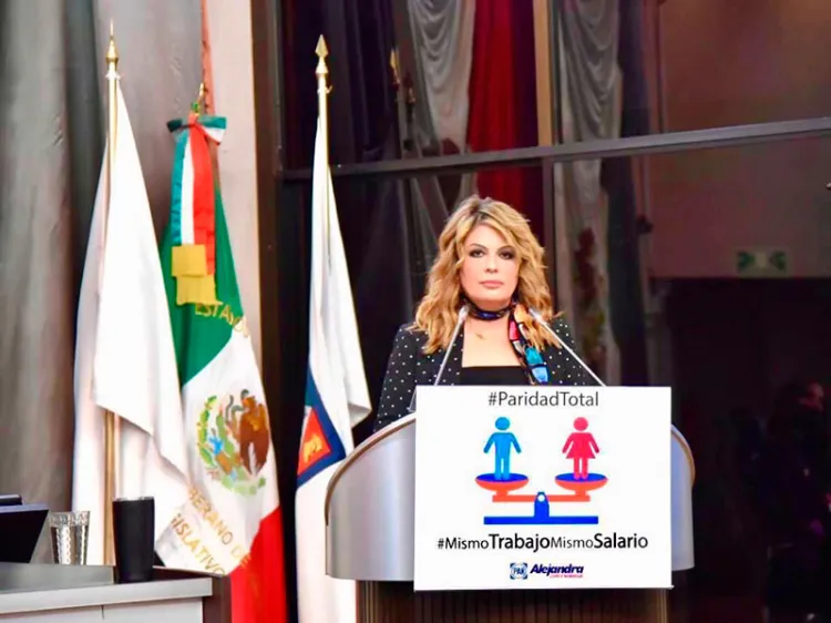 Presenta diputada inicativa a favor de servidoras públicas