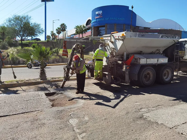 Implementan intensa campaña de bacheo
