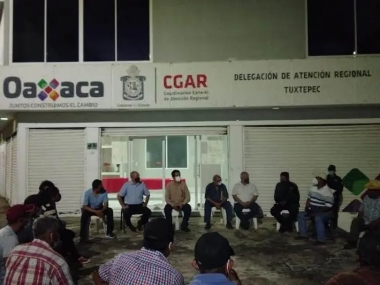 Pobladores de Jocotepec, Oaxaca, liberan a policías y trabajadoras de Bienestar