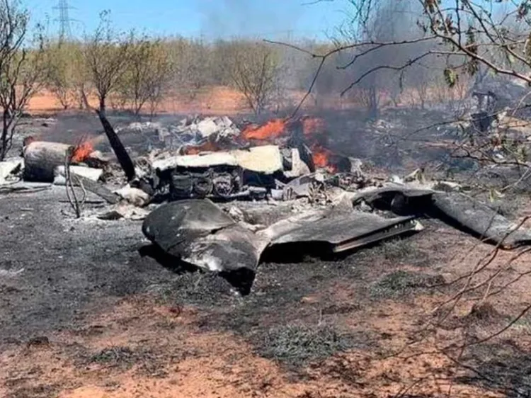 Chocan avioneta y helicóptero cerca de Aeropuerto en Chandler, Arizona