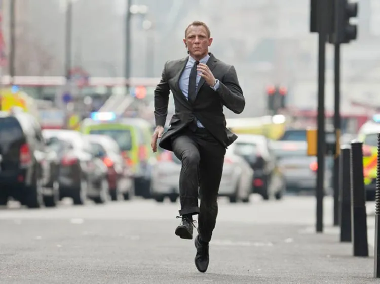 ¿Te imaginas a James Bond en tenis?