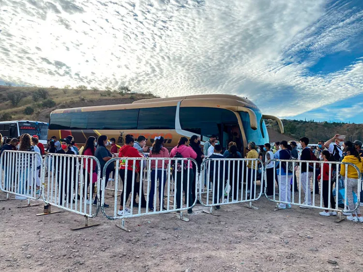 Vacunan con Pfizer a adolecentes