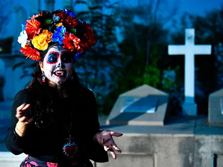 Inicia recorrido Leyendas del Panteón