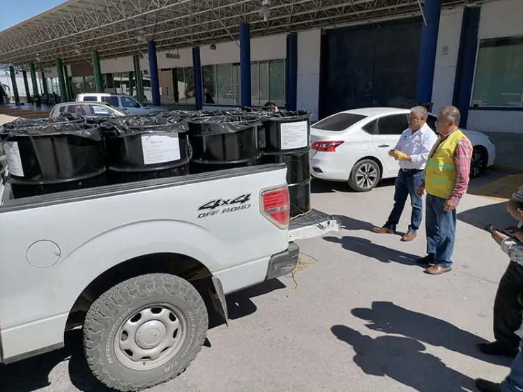 Favorecen Rotarios con botes para la basura a escuelas