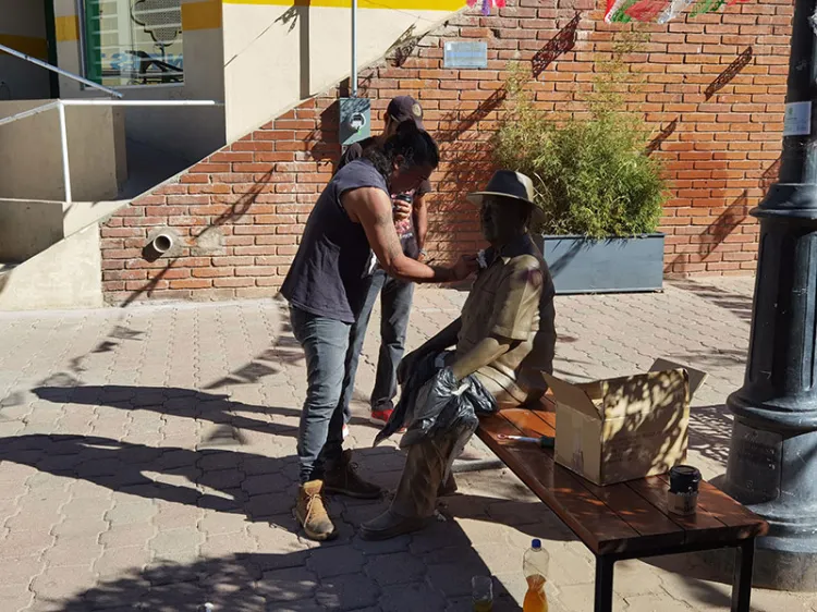 Vandalizan figura de Don Ósacar Monroy