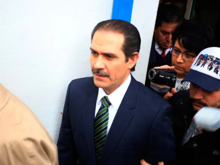 Dictan formal prisión a exfuncionarios