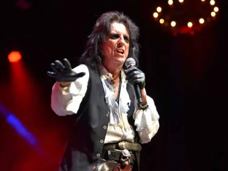 Alice Cooper habla de tap, serpientes e historias 'bajo la manga'