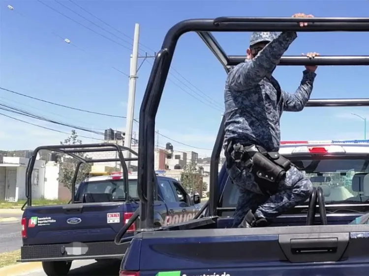Roban ambulancia, luego la abandonan, pero se llevan el equipo médico