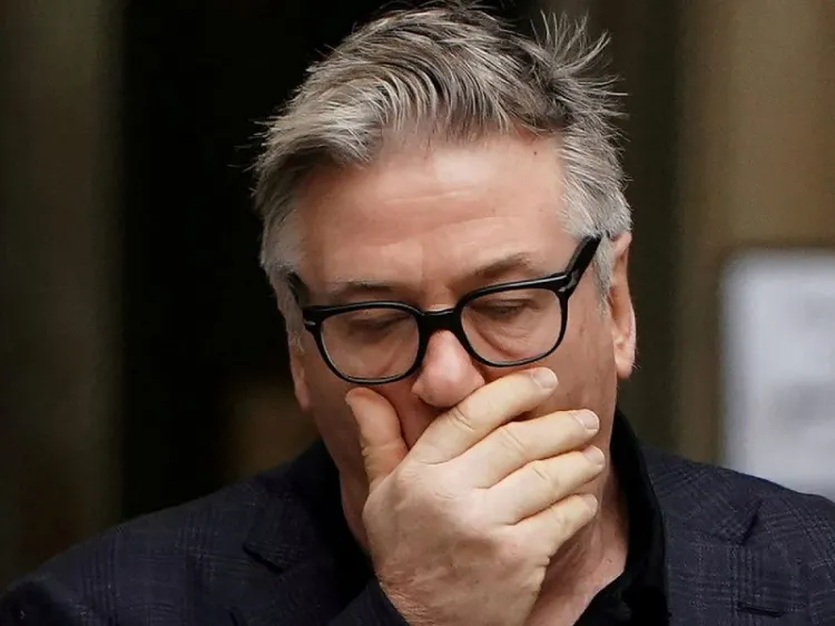 "Mi corazón está roto", dice Alec Baldwin tras matar a directora de fotografía en filmación