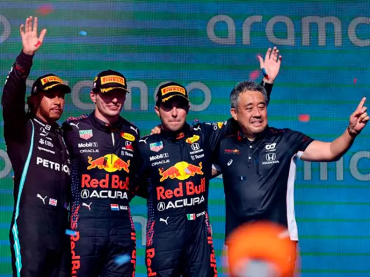 Verstappen gana el GP de EU; ‘Checo’ sube al podio en tercero