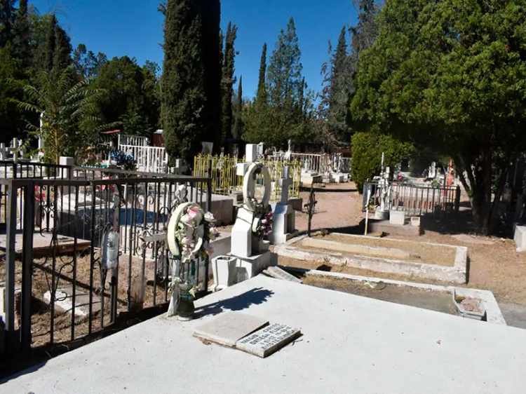 Brindan requisitos para construcción en panteones