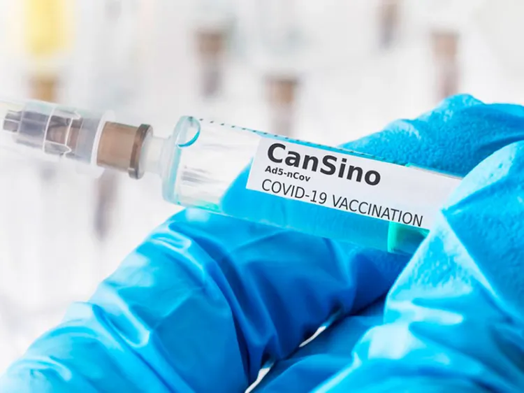 Dudan docentes cruzar a EU por vacuna Cansino