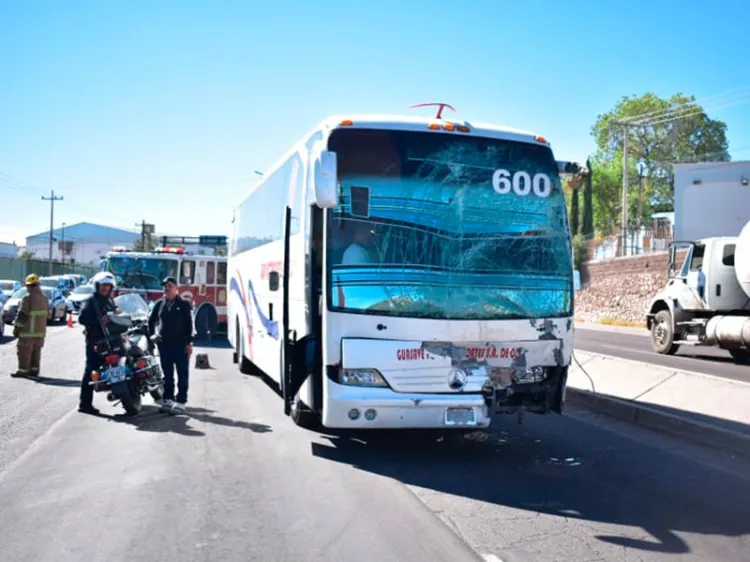 Chocan autobuses foráneos