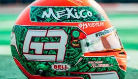 Se luce George Rusell con su casco para el GP de México