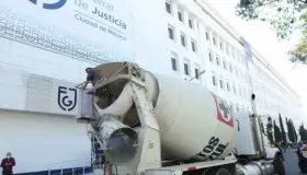 Niegan amparo a expresidente de Cooperativa Cruz Azul y su hijo contra aprehensión