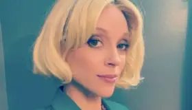 St. Vincent cancela participación en Corona Capital por caso de covid