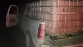 Abandonan ‘camionetas huachicoleras’ sobre tierras de cultivo en Hidalgo