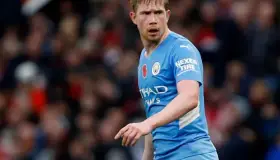 Kevin De Bruyne contrae covid-19 y se perderá el City-PSG