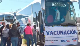 Adelantan segunda dosis a jóvenes