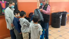 Apoyan Rotarios a alumnos para regreso a clases