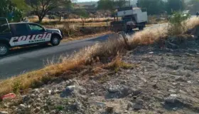 Cierran carretera Tula-Refinería por camioneta con sospechas de explosivos