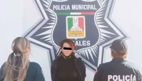 Huye mujer en taxi tras asalto