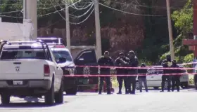 Abandonan en Hidalgo auto con dos cuerpos; presentaban huellas de tortura