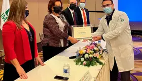 Premia IMSS a personal médico y administrativo