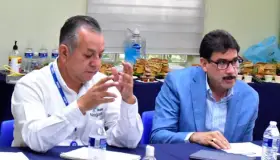 Atienden asueto 15 mil empleados