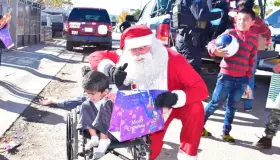 Hacen policías felices a niños