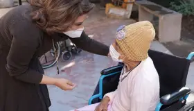 Unen esfuerzos a favor de personas adultas mayores