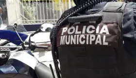 Agrede conductor a oficial de Tránsito que lo iba a multar