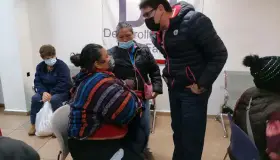 Entregan apoyos a familias vulnerables