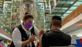 El sábado, los maestros recibirán su vacuna contra covid-19 de refuerzo