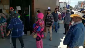 Acuden adultos mayores a pagar predial oportunamente