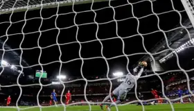 Por covid, aplazan la semifinal de Copa de la Liga entre Liverpool y Arsenal