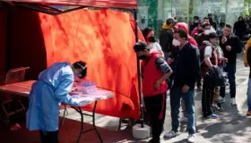 Alertan de riesgos ante aglomeraciones para hacerse prueba de covid