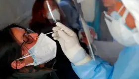 Ilegal obligar a trabajadores a pagar por pruebas Covid: Secretaría del Trabajo