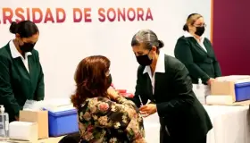 Docentes y extrabajadores recibirán vacuna: SEC