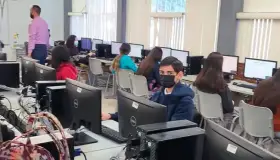 Destaca Cobach en examen Planea