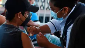 Aplicarán segunda dosis a jóvenes de 15 a 17 años