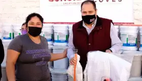 Entregan apoyos en la costa de Hermosillo