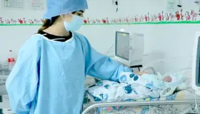 Logra bebé prematuro desafiar adversidades