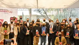 Entrega gobernador Premio Sonorense de la Juventud