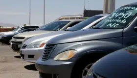 Firman acuerdos de regularización de autos “chocolate”