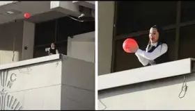 Lanza pelotas con billetes de 500 pesos alcaldesa Sandra Cuevas