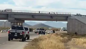 Investiga FGJE homicidio de 3 hombres y mensajes escritos