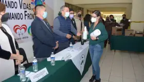 Reciben escuelas dotaciones de insumos contra Covid