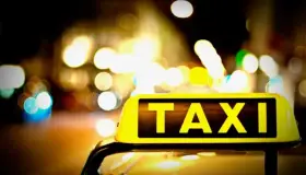 Choca taxista ebrio a vehículo y huye